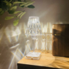 Kép 2/14 - Olasz stílusú áttetsző akril kristály LED asztali lámpa 